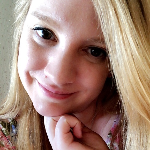 Meet your Posher, Danielle - Picture 1 of 1